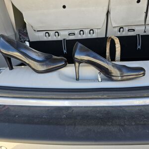 Stuart Weitzman black leather pumps round toe 9.5 3.5" Women Guc